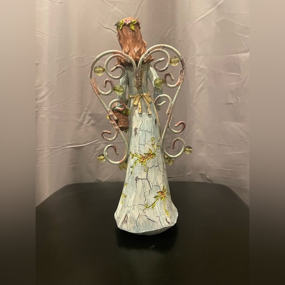 Tii Collection Resin Woodland style Angel with Basket of Flowers. Like New. - Picture 3 of 4